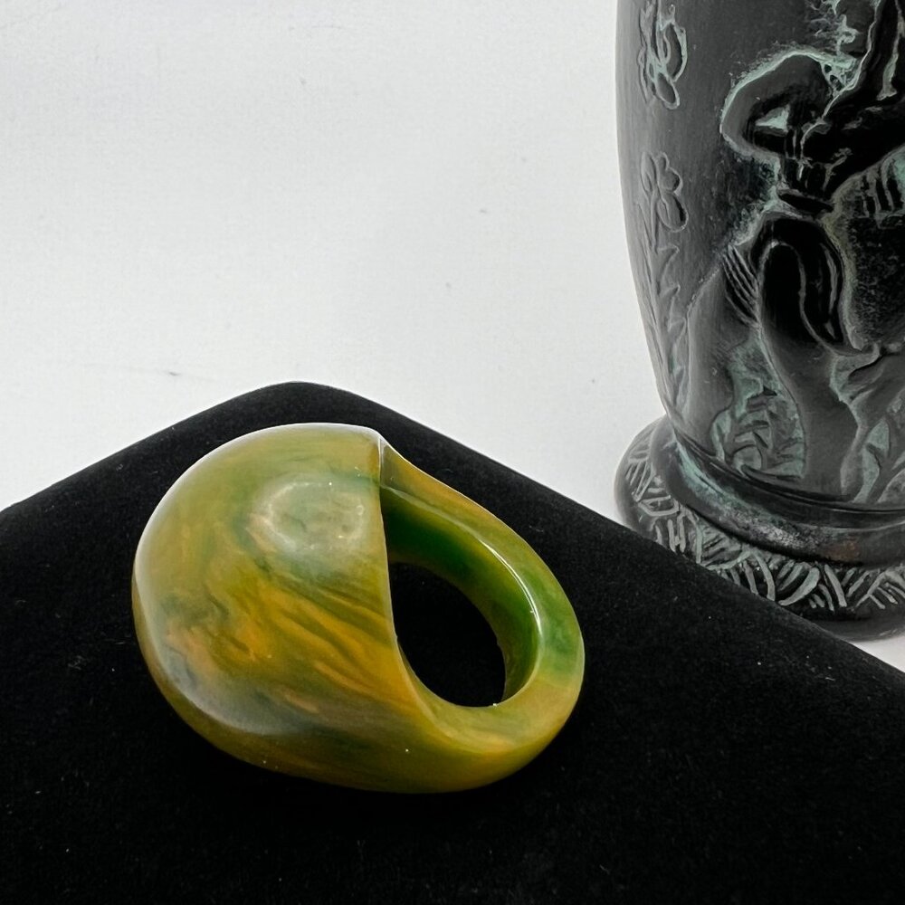 Bakelite Dome Ring Creamed Spinach